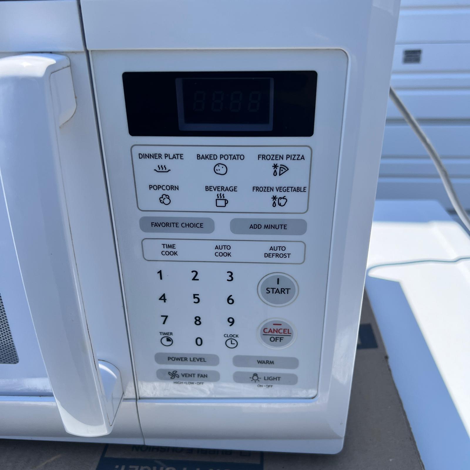 Magic Chef Over-the-Range Microwave Magic Chef Over-the-Range Microwave